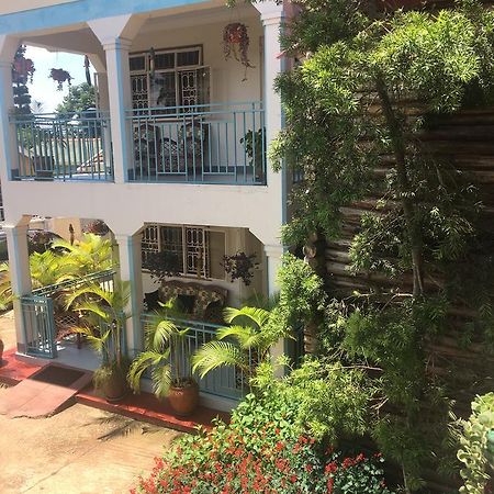African Roots Guesthouse Entebbe Exterior photo