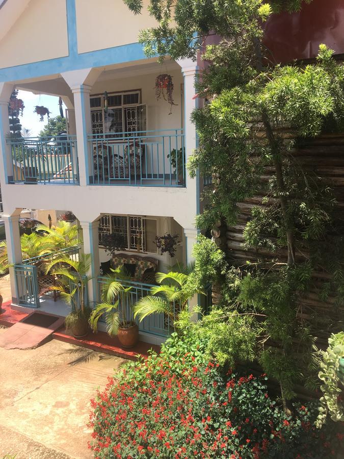 African Roots Guesthouse Entebbe Exterior photo